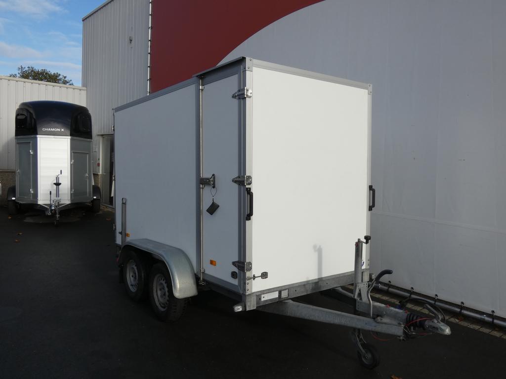 Hapert Gesloten aanhangwagen tandemas 300x150x180cm 2000kg